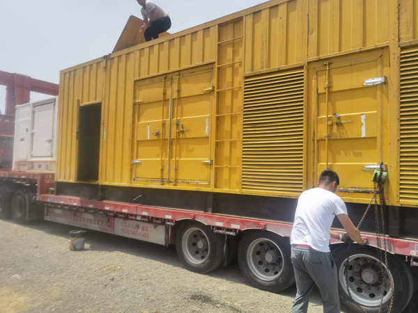 头屯河除了负载情况和发动机维护，还有哪些因素会影响 200kw 柴油发电机的油耗？