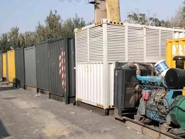 头屯河200KW柴油发电机机组每小时油耗是多少？